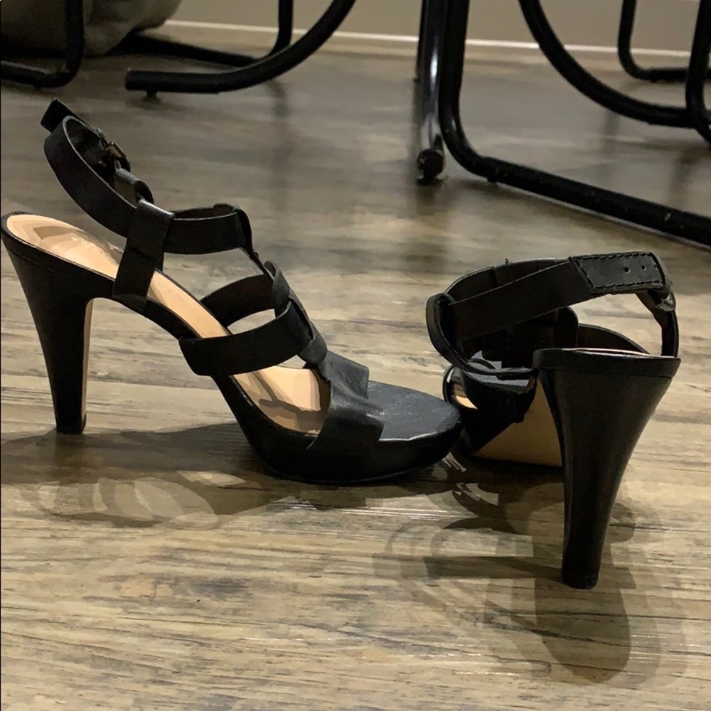 Heels - Picture 3 of 3